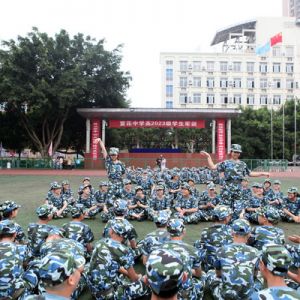 新生军训 磨练意志助成长（图片新闻）