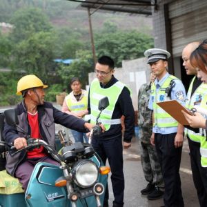 狠抓节前交通安全检查 筑牢农村交通安全防线（图片新闻）