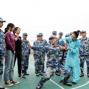 健身气功进校园 传统文化得传承（图片新闻）
