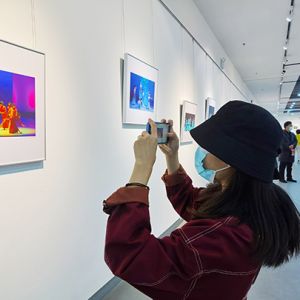 “鹏城赋彩·奋楫扬帆”《深圳宝安摄影12相》第五集主题摄影艺术展开幕