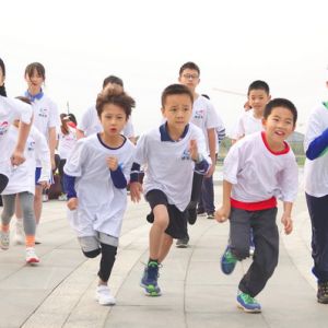 德爱公益欢乐跑 献礼建党100周年