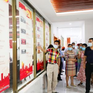 学党史，讲党课、观建党百年画展