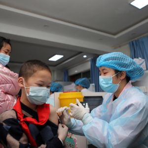 貼心接種（圖片新聞—陳仕川）