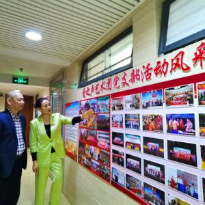 廣東深圳：著名黃梅戲表演藝術(shù)家熊辰龍到訪寶安開(kāi)展文化藝術(shù)交流活動(dòng)