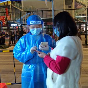 他們是相濡以沫的一家人，也是并肩抗疫的好戰友