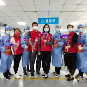 廣東深圳：西鄉志聯婦聯“三八節”送鮮花獻祝福活動