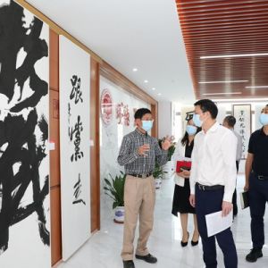 廣東深圳：寶安區委組織部副部長廖國軍一行赴新安街道長青老齡大學調研