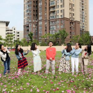 美醉了！校園格?；ㄊ㈤_（圖片新聞）