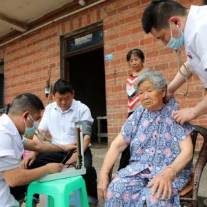 世界紅十字日 醫務人員入戶義診（圖片新聞）