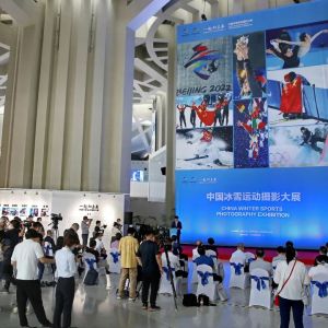 “一起向未来”中国冰雪运动摄影大展精彩亮相奥林匹克塔