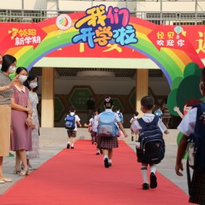 创编童话故事演绎学校精神——宝安区径贝小学这样开启新学年线下教学