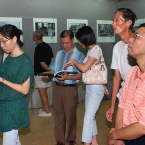 四川大地震巡回攝影展在新會區景堂圖書館開幕