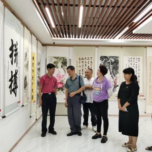 新安街道机关退休干部党总支举办“红心永向党·庆祝二十大”主题书画展