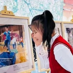 用耳朵“听”一场特殊的摄影展