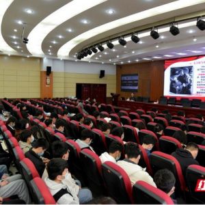 湖南安全技术职业学院举办学雷锋摄影展暨专题讲座