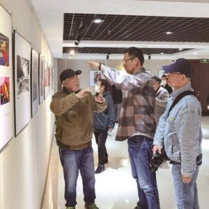 “虽无声 却精彩”聋人摄影展开展