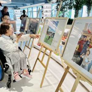 60张青少年摄影作品合肥开展 呼唤“融合无障爱”