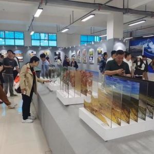 【展讯】“杨元惺艺术摄影展——致敬改革开放四十五周年”在南昌理工学院开幕