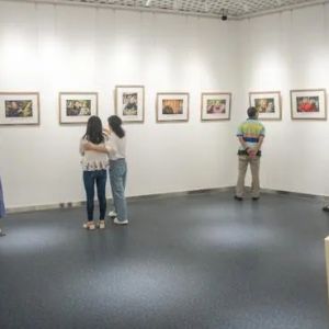 大安区举办劳模风采摄影展