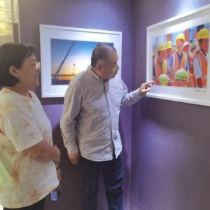 中原区举办“劳动者风采”书画摄影展