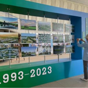 西安经开区建区30周年主题摄影展揭幕