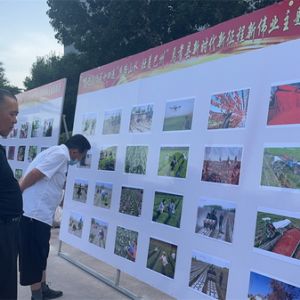 “新时代新征程新伟业”摄影展拉开新疆焉耆县红酒烧烤节序幕
