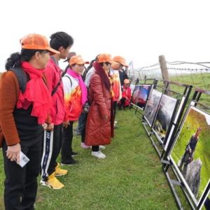 “映像·马楠”旅游摄影作品展吸引众多游客驻足观看