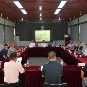 “雷佳民拍摄港珠澳大桥建设摄影作品展”座谈会召开，传递文艺正能量