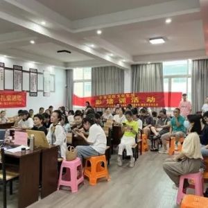 平阳县腾蛟镇开展“手机摄影走进腾蛟文化礼堂”培训活动