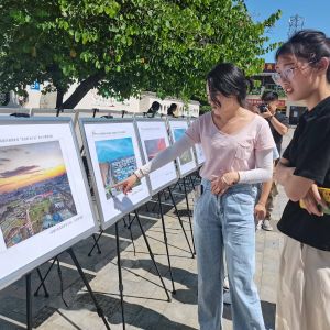 成都高新区西园街道“爱成都 迎大运”群众主题摄影展举行