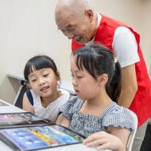 最美夕阳红丨富阳“五老”摄影志愿者走进假日爱心学校授课