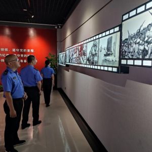 讴歌军民鱼水情，柳州这场书画摄影展引来了城管！