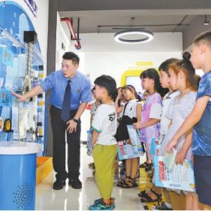 “安顺杯”法治新闻摄影大赛|法治夏令营进社区