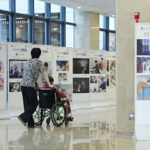 50余幅摄影作品记录最美“医”瞬间 来看暖心医护故事
