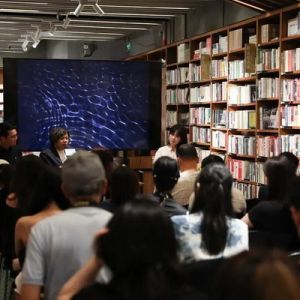 黑白摄影的诗性张力：青年艺术家江中靖新作分享会举行