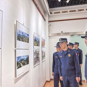 铭记关怀 感恩奋进 我州开展纪念“9·5” 泸定地震一周年主题摄影展活动