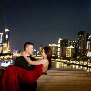 葉健強：今晚（八月十五中秋節）攝于廣州街頭