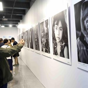 “用影像礼赞生命”——柏雨果五十年摄影作品选展隆重开幕