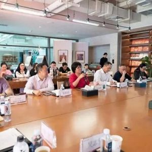 “阅武汉 见世界”摄影展交流座谈会在武汉中心书城举办