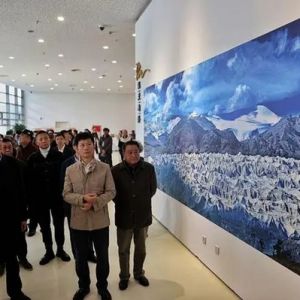 “长江大保护·共饮一江水”主题摄影展在江苏张家港举行