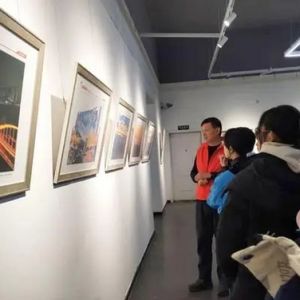 “发现·影像力量”摄影展在郑州市青少年宫开展