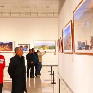 文化：《守望千里齐长城》新书发布暨胡德定齐长城摄影展济南启幕
