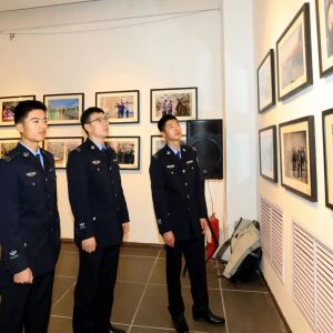 省公安厅举办“公安心向党 护航新征程”主题摄影展