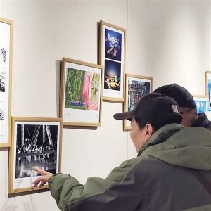 兰州市第二届摄影艺术展昨日开幕 3000多张照片合成金城黄河揽胜图