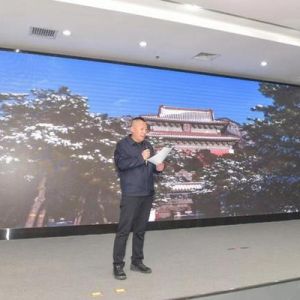 红色文艺轻骑兵摄影小分队到五华龙村送福啦
