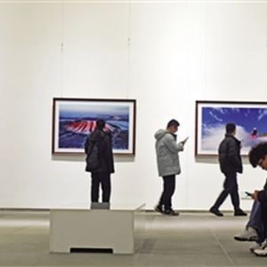 首届全国“情暖冬季 镜美大同”摄影展在大同市美术馆开展