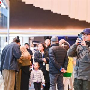 “闪回·第七回”《昼夜》李季影像作品在昆明广场展出
