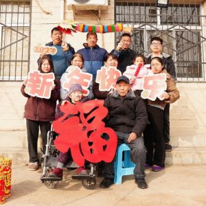 定格幸福瞬间！碑林区驻村工作队为帮扶村村民拍摄全家福