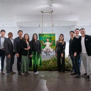 艾敬个展《全世界是绿色的》在洛杉矶开幕，涵盖多种艺术形式