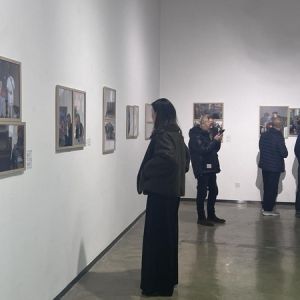 “瞧，这个世界”王耀华摄影展在京启幕